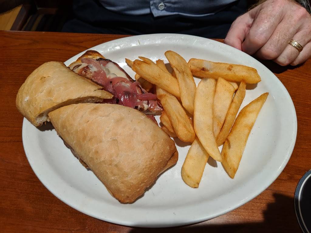 Red Hawk Bar & Grill | restaurant | 316 S State St, Ann Arbor, MI 48104, USA | 7349944004 OR +1 734-994-4004