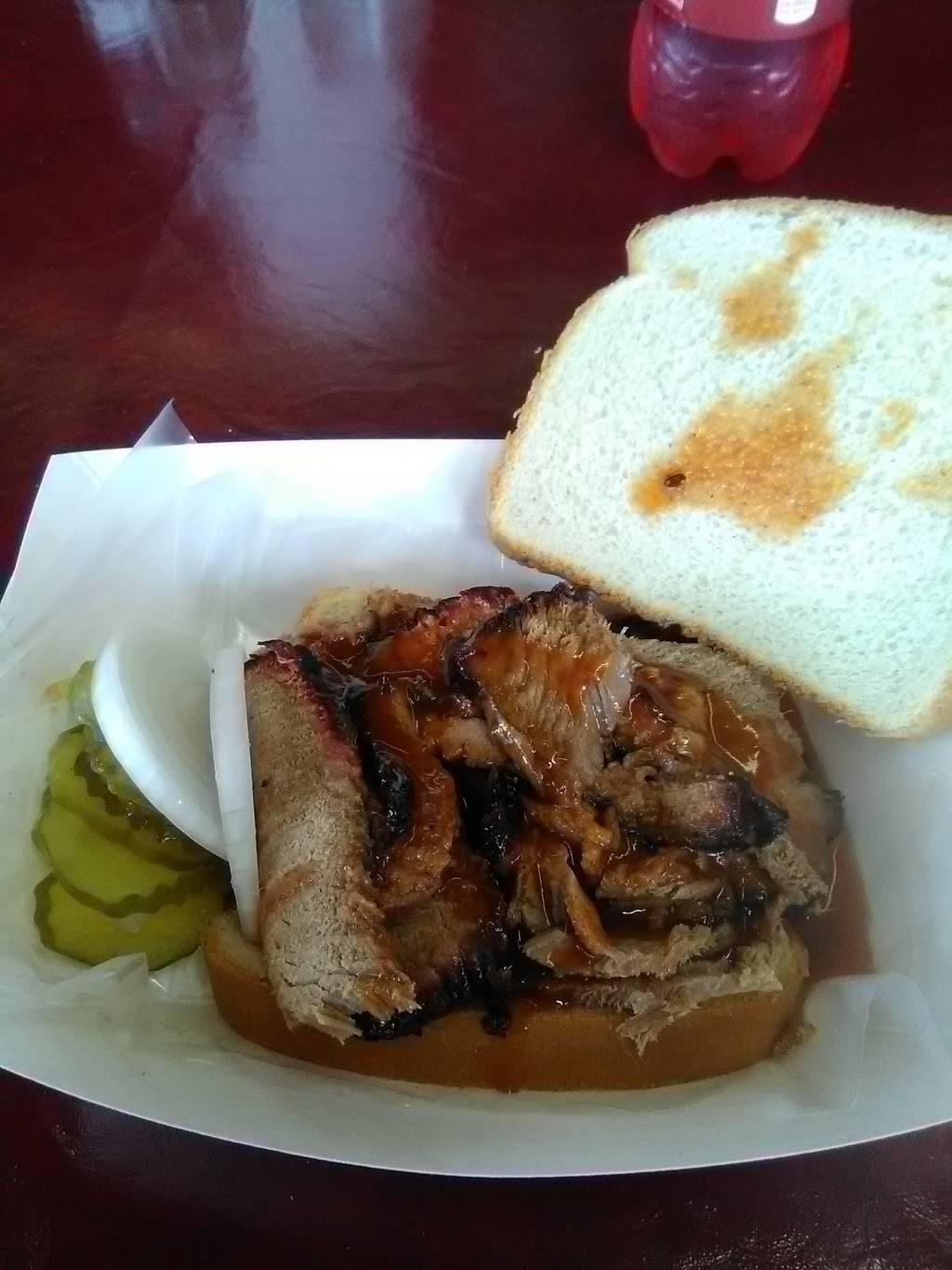 Mama Es B-B-Q & Home Cooking | restaurant | 818 E Rosedale St, Fort Worth, TX 76104, USA | 8178773322 OR +1 817-877-3322