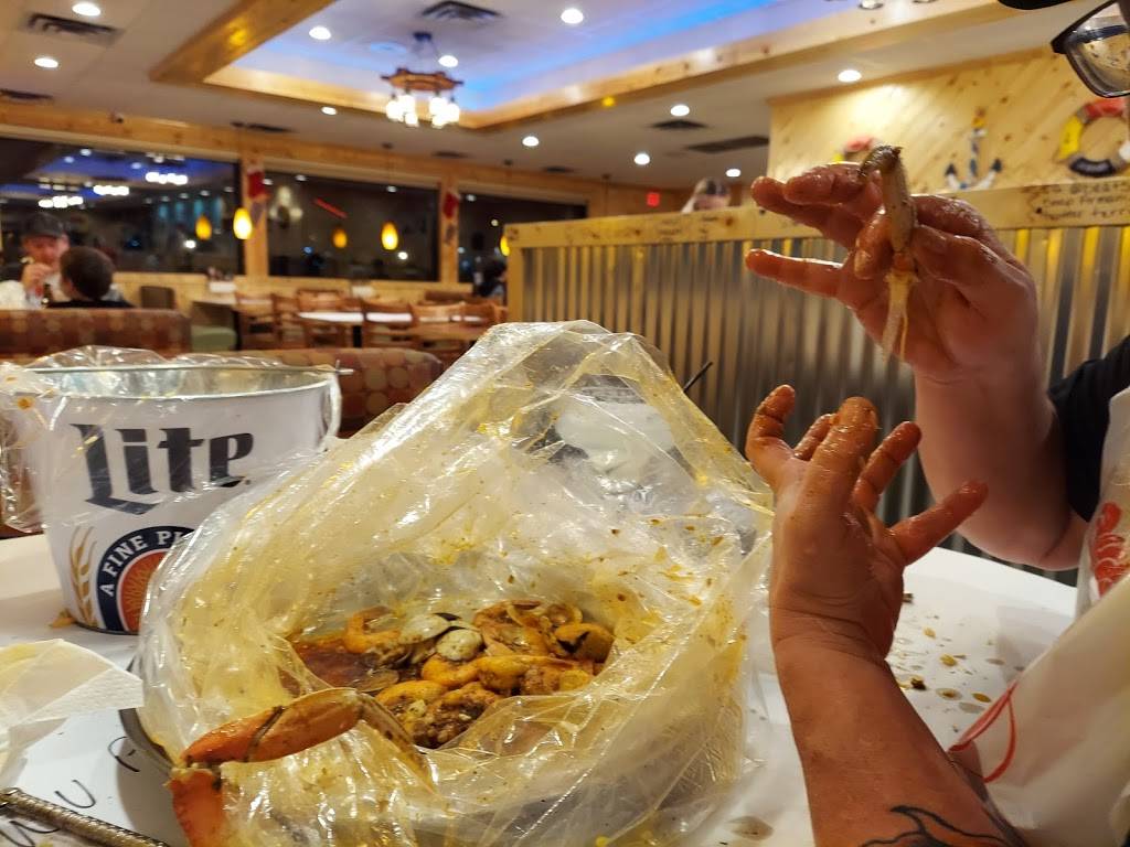 The Saucy Crab | restaurant | 1315 E Armour Rd, Bourbonnais, IL 60914, USA | 8156143595 OR +1 815-614-3595