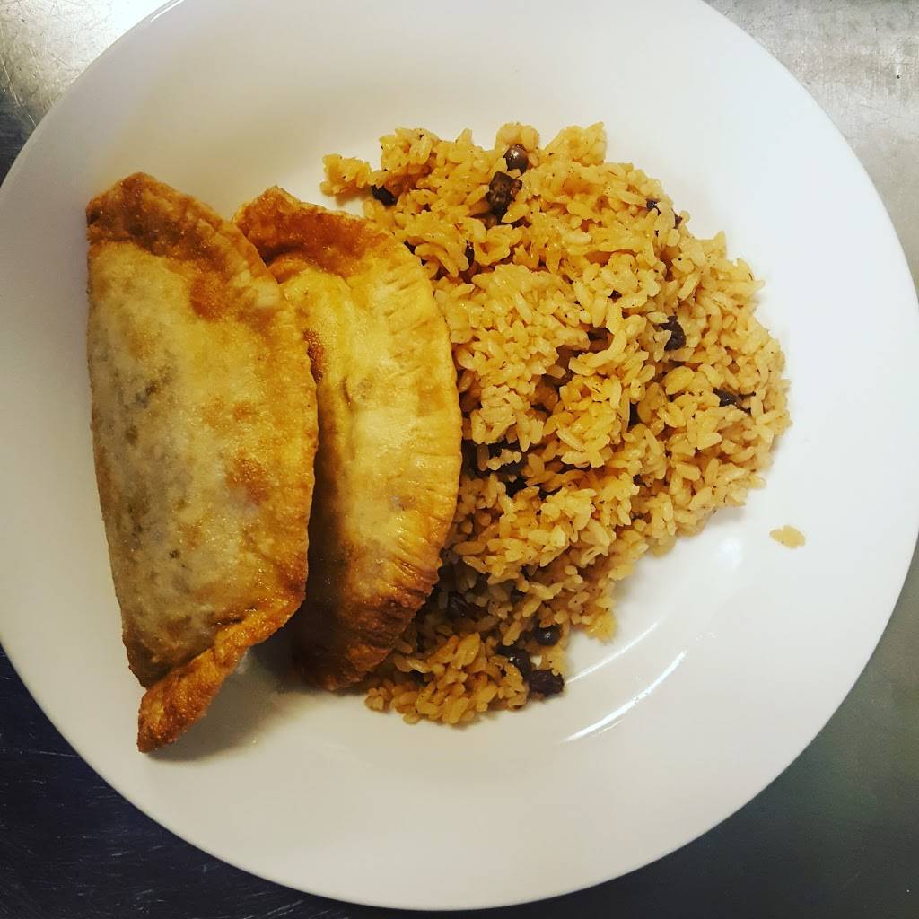 The Blue Ribbon Tavern & Eatery | restaurant | 739 W St Paul Ave, Waukesha, WI 53188, USA | 2625428100 OR +1 262-542-8100