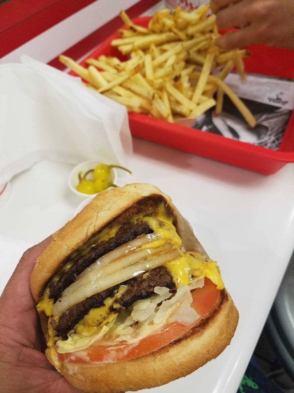In-N-Out Burger | restaurant | 310 N. Harvey Dr., Glendale, CA 91206, USA | 8007861000 OR +1 800-786-1000