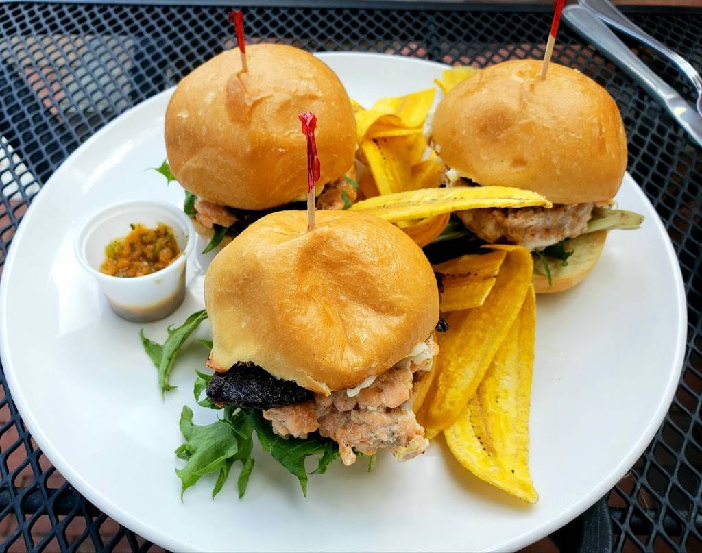 Island Time | restaurant | 712 E Washington St, Orlando, FL 32801, USA | 4079302640 OR +1 407-930-2640