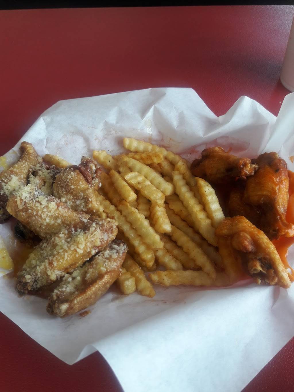 Wing Slingers | restaurant | 8458 Federal Blvd, Westminster, CO 80031, USA | 3034278700 OR +1 303-427-8700