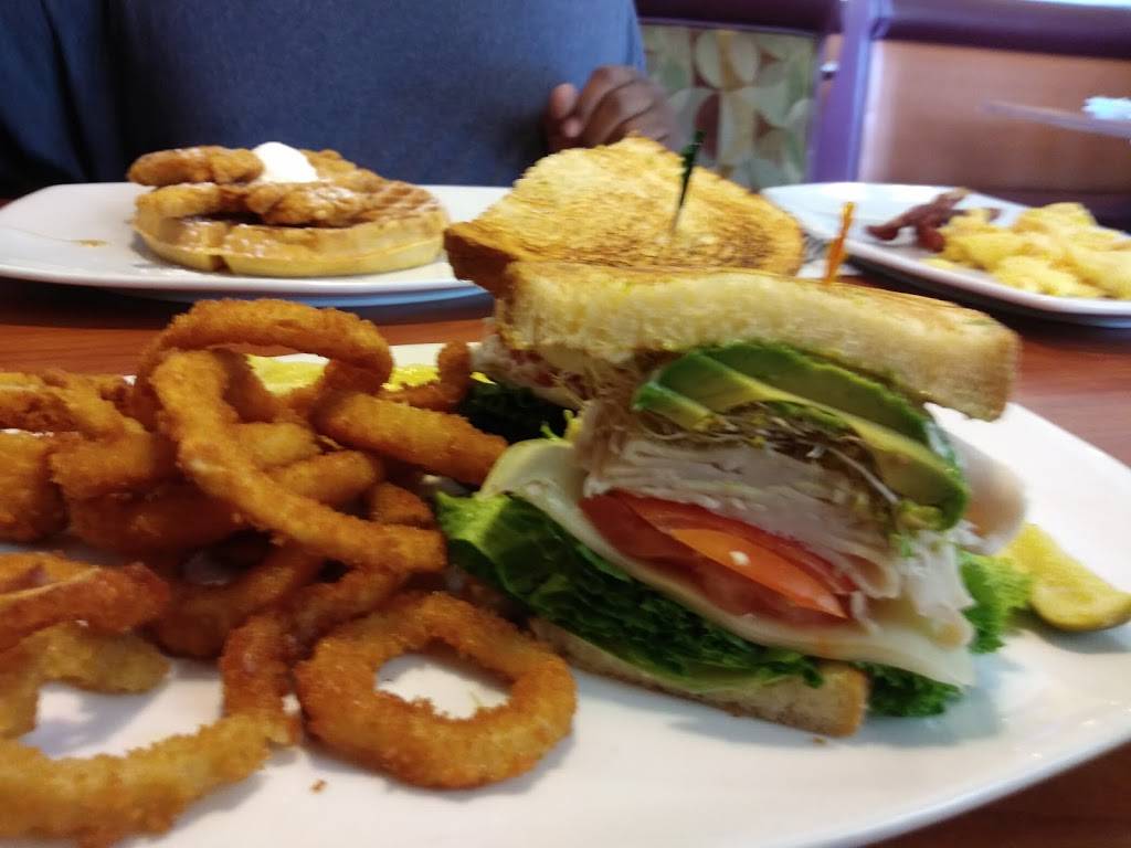 The Broken Yolk Cafe | restaurant | 78430 CA-111, La Quinta, CA 92253, USA | 7607779655 OR +1 760-777-9655