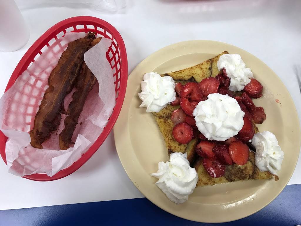 Strawberry Hill Cafe and Ice Cream Parlor | restaurant | 3092 SC-11, Chesnee, SC 29323, USA | 8644614000 OR +1 864-461-4000