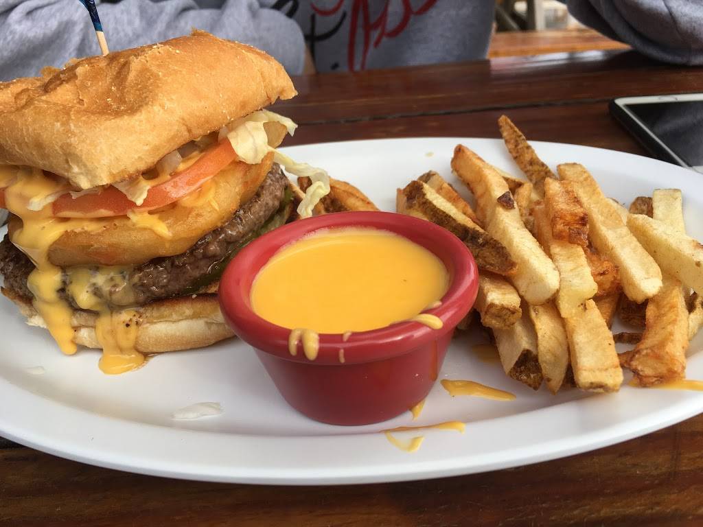 Pirates Pub & Grub | restaurant | Boardwalk Pl E, Madeira Beach, FL 33708, USA | 7273196285 OR +1 727-319-6285