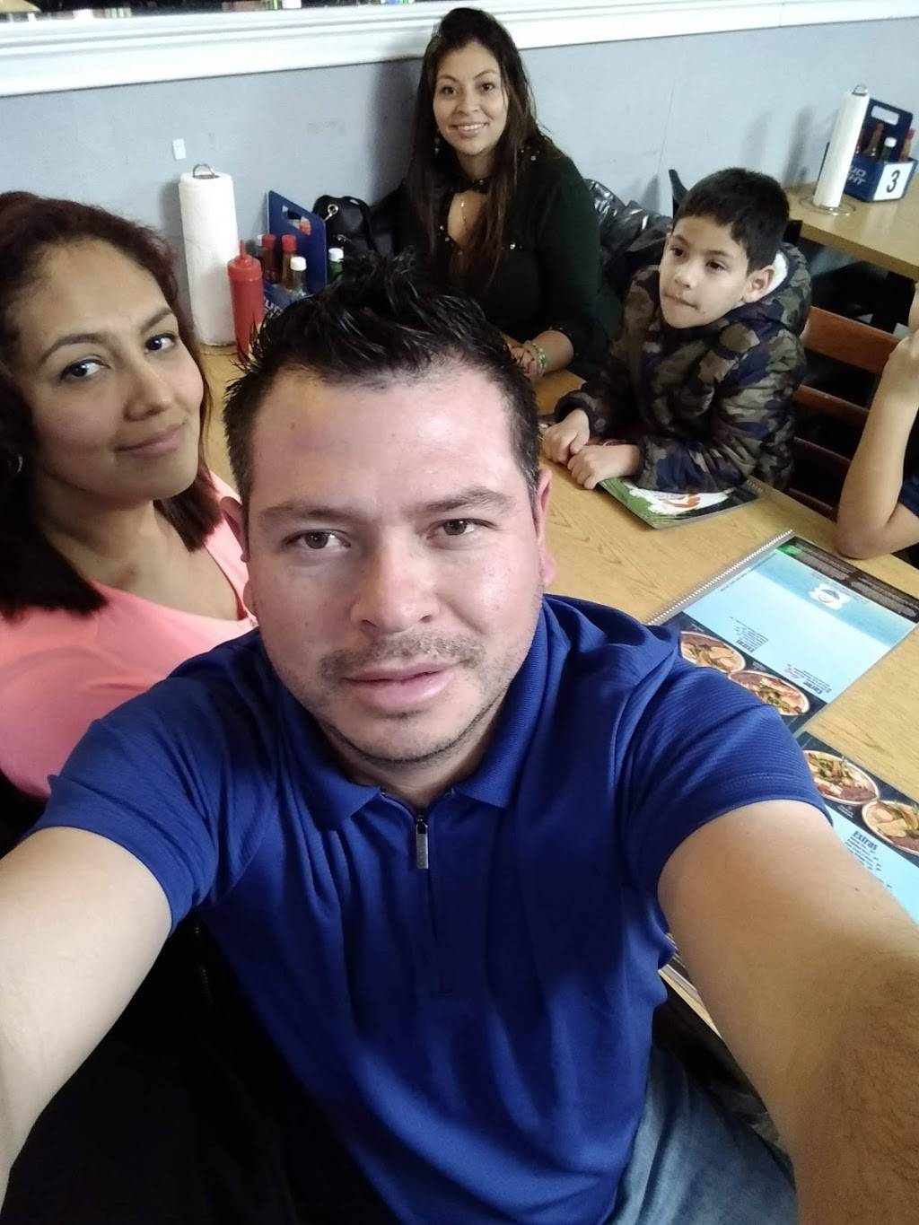 Mariscos Playa Azul | restaurant | 5247 W Belmont Ave, Chicago, IL 60641, USA | 7738089933 OR +1 773-808-9933