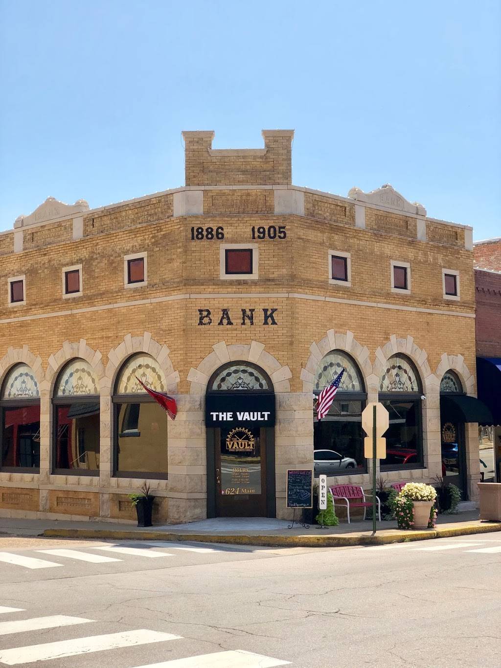 The Vault 1905 Sports Grill | restaurant | 624 Main St, Van Buren, AR 72956, USA | 4792622468 OR +1 479-262-2468