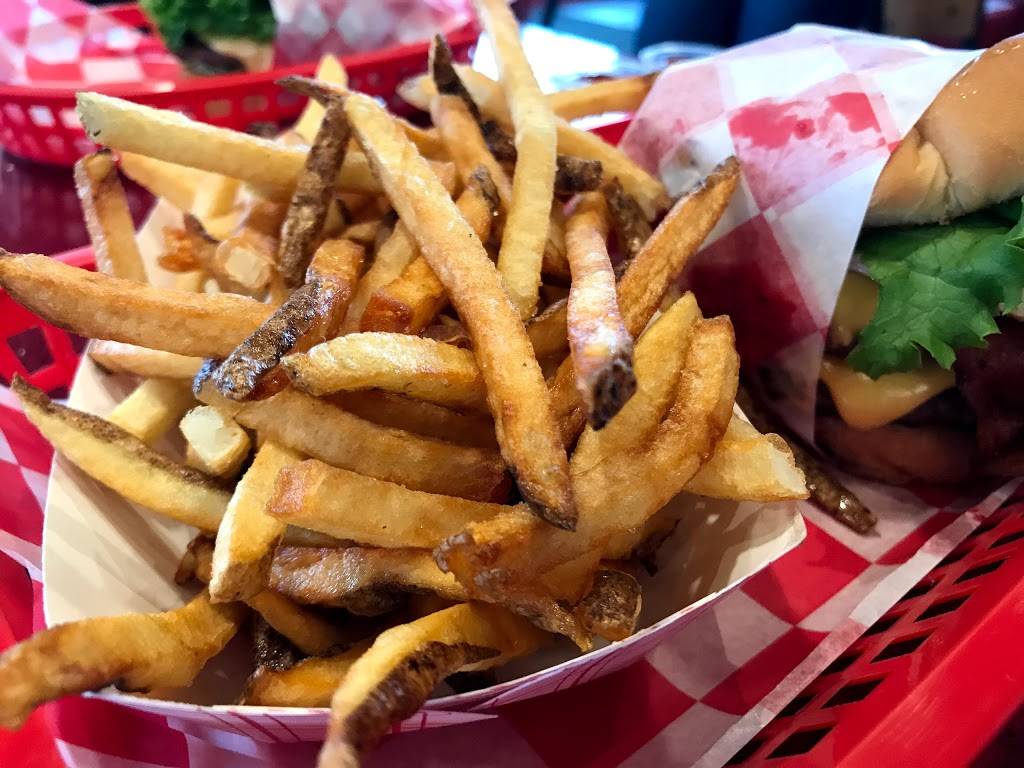 Bigg Burger | restaurant | 19055 Farmington Rd, Livonia, MI 48152, USA | 2489872553 OR +1 248-987-2553