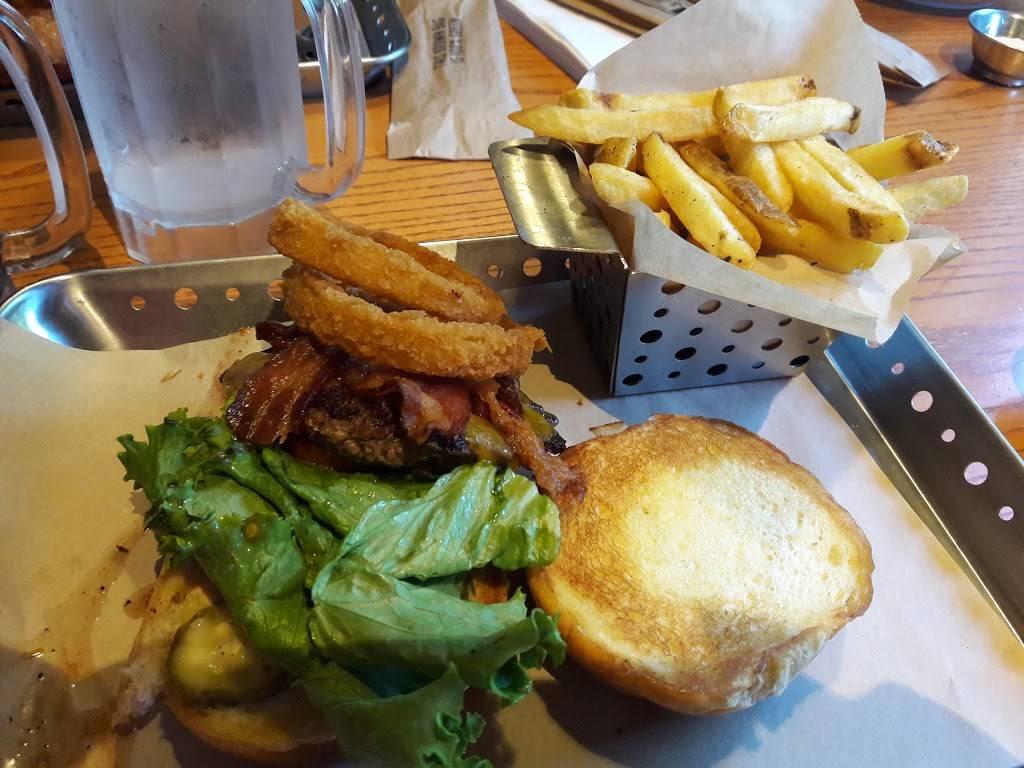 Chilis Grill & Bar | meal takeaway | 1501 Concord Ave, Concord, CA 94520, USA | 9256764062 OR +1 925-676-4062