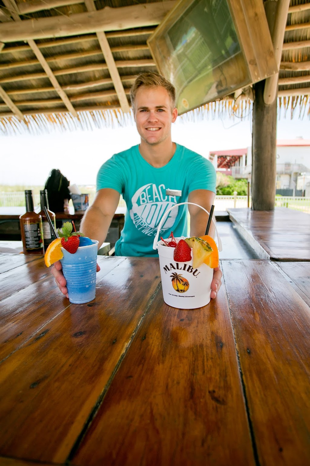 Gilligans Tiki Bar | restaurant | 2 Via De Luna Dr, Pensacola Beach, FL 32561, USA | 8509326800 OR +1 850-932-6800