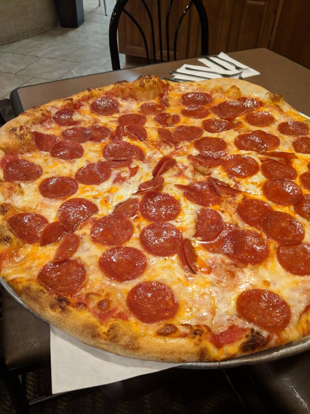 Capones Gourmet Pizza & Pasta | restaurant | 7630, 17 Washington St, Toms River, NJ 08753, USA | 7324731777 OR +1 732-473-1777