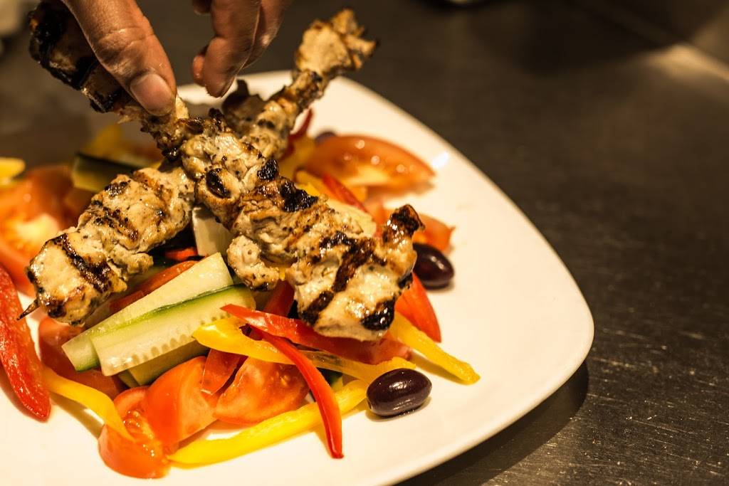 Madisons Restaurant & Bar | restaurant | 5222 Rue Sherbrooke E, Montréal, QC H1V 1A1, Canada | 5142521221 OR +1 514-252-1221