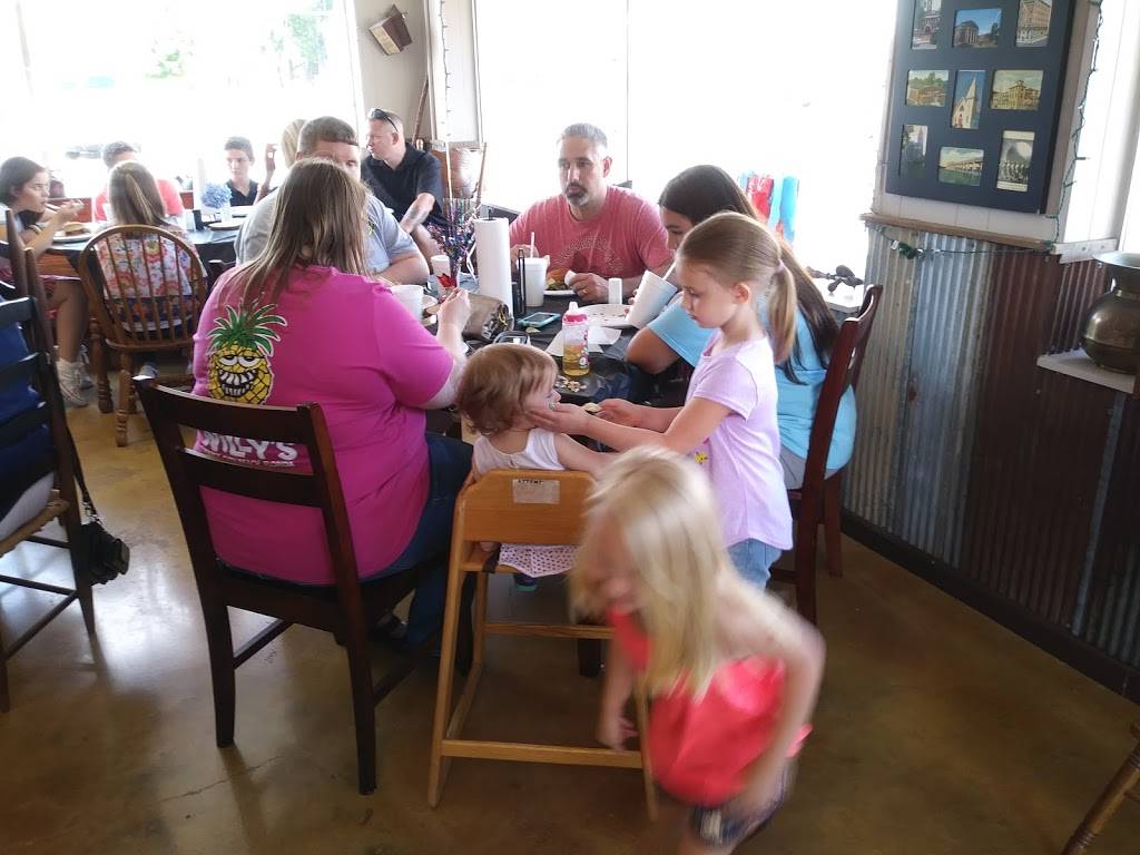 Uncle Billys Downtown Eatery | restaurant | 200 S Market St #4144, Paris, TN 38242, USA | 7314079277 OR +1 731-407-9277