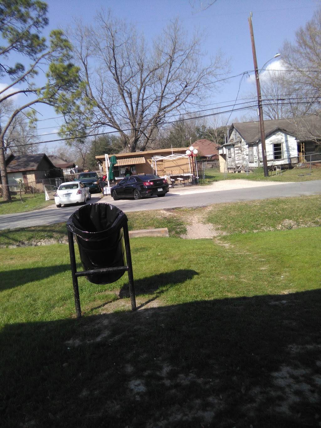 Pee Wees Snack Shack | meal takeaway | 968 Grenshaw St, Houston, TX 77088, USA | 2814459677 OR +1 281-445-9677