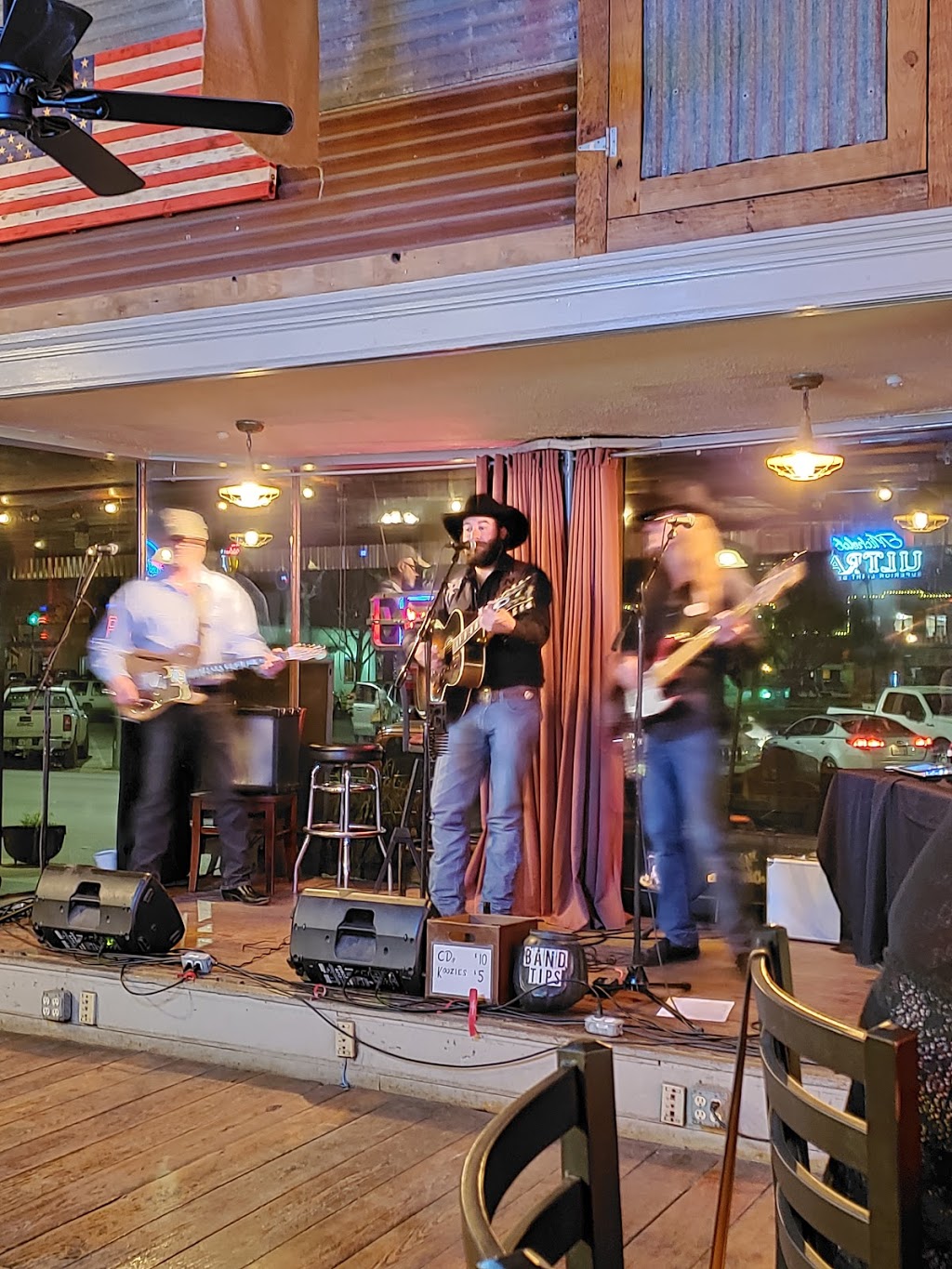 Running M Bar & Grill | restaurant | 520 St Paul St, Gonzales, TX 78629, USA | 8306723647 OR +1 830-672-3647