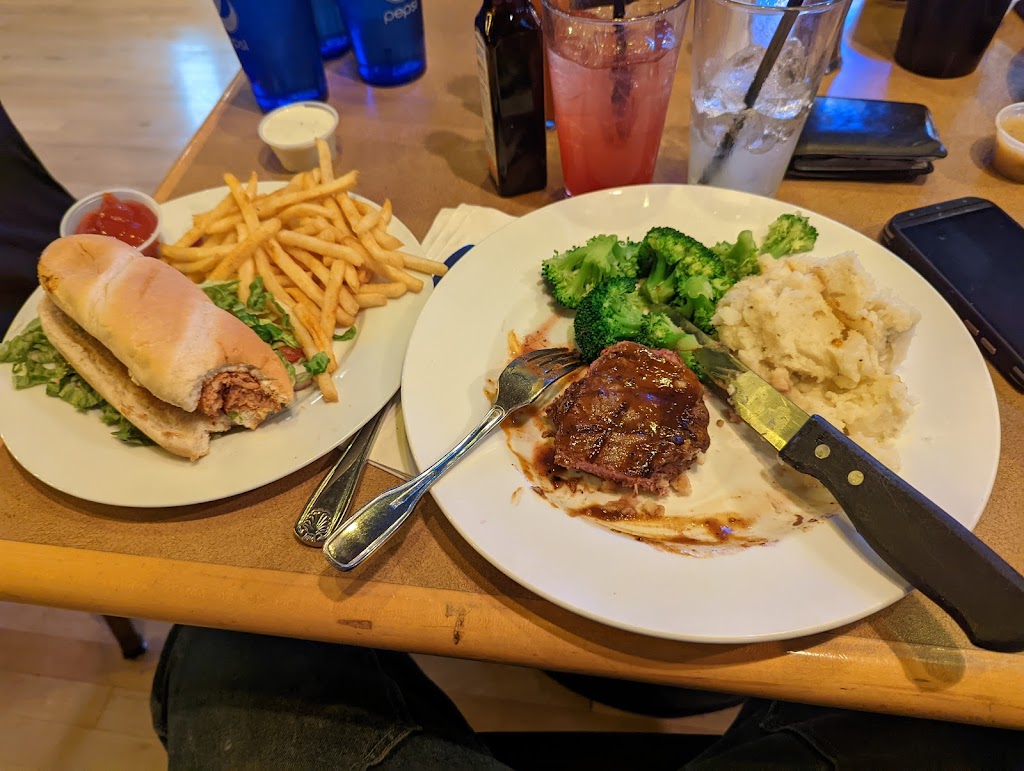 The Beach Club & Event Center | restaurant | 2020 NE 22nd St, Lincoln City, OR 97367, USA | 5414185468 OR +1 541-418-5468