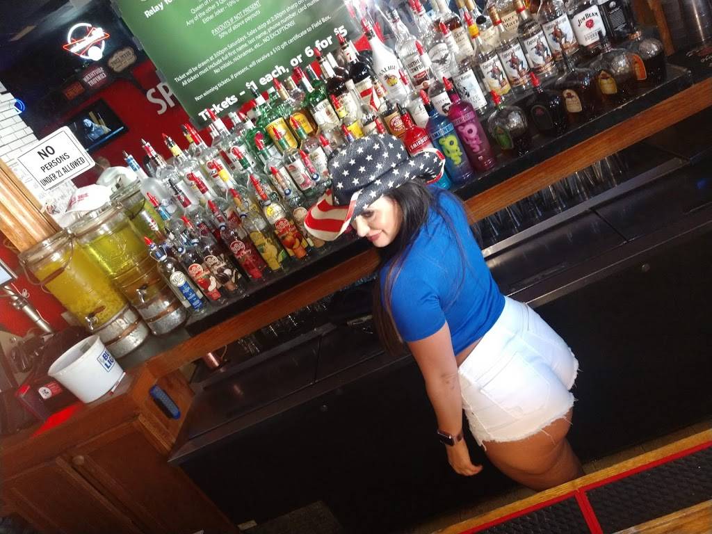 Field Box Sports Bar & Grill | restaurant | 4 Main St, St Peters, MO 63376, USA | 6363877167 OR +1 636-387-7167