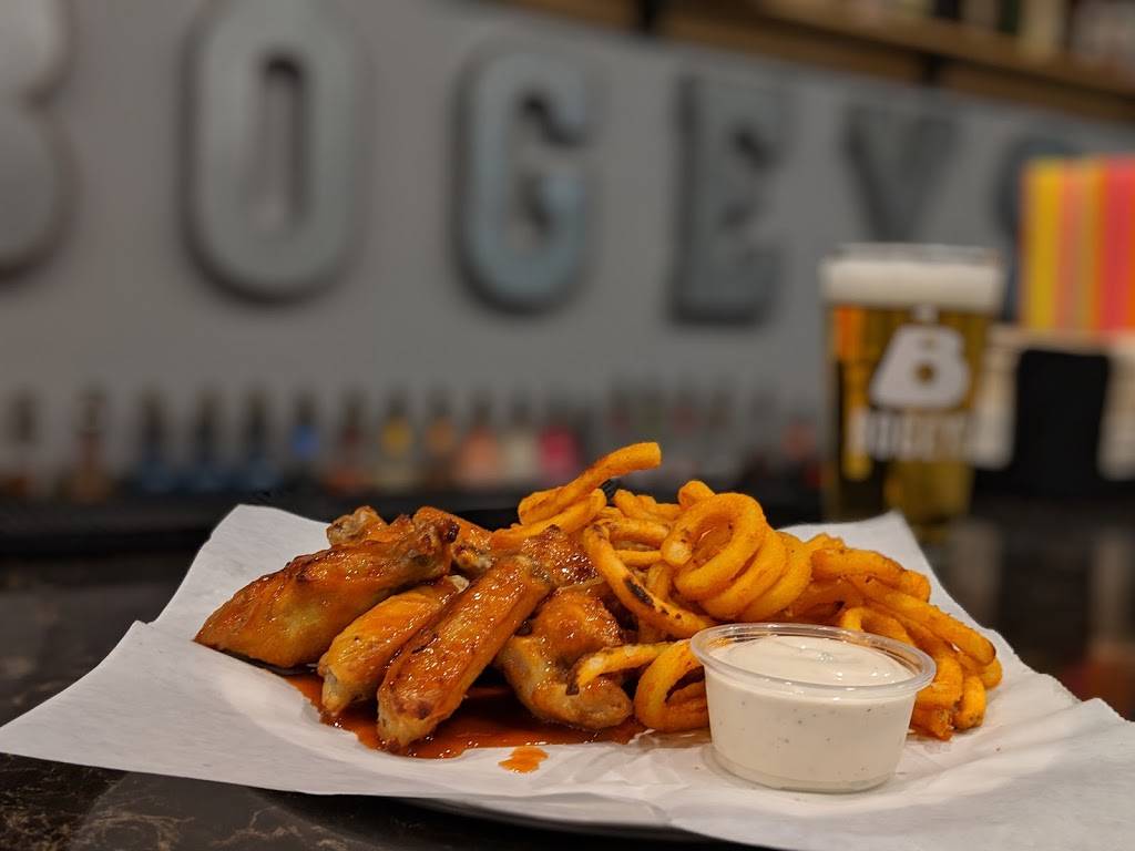 Bogeys Sports Bar & Mini Golf | restaurant | 7890 US-80, Savannah, GA 31410, USA | 9128983833 OR +1 912-898-3833