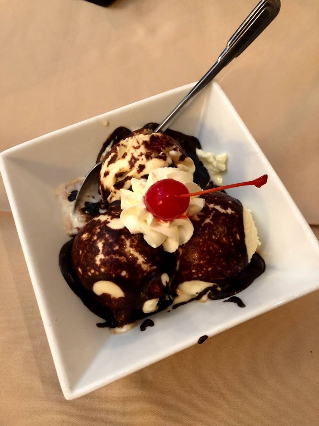 Eddie Martinis | restaurant | 8612 W Watertown Plank Rd, Wauwatosa, WI 53226, USA | 4147716680 OR +1 414-771-6680