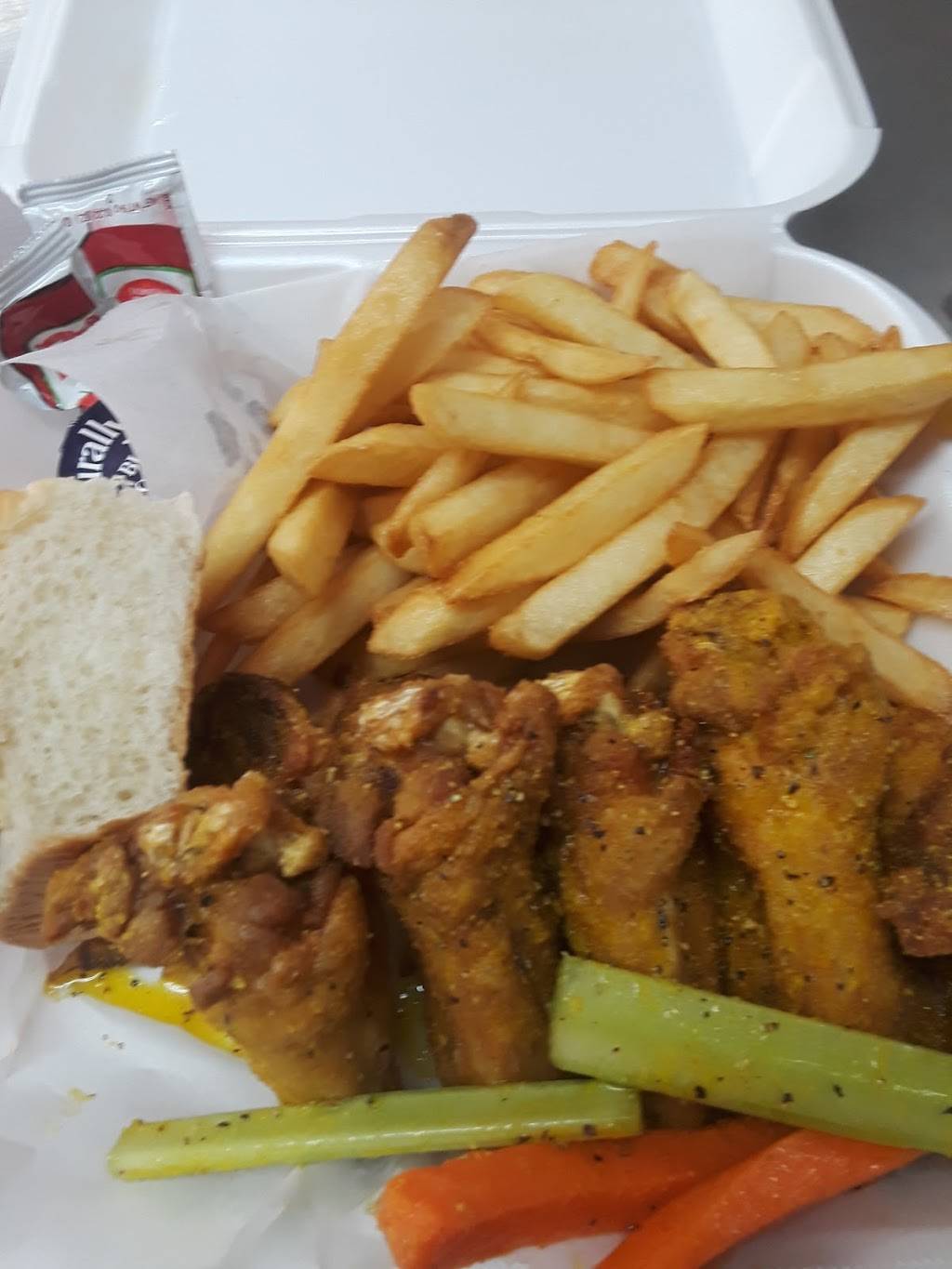 Crumpys Hot Wings Downtown | restaurant | 336 N Dunlap St, Memphis, TN 38105, USA | 9013473179 OR +1 901-347-3179