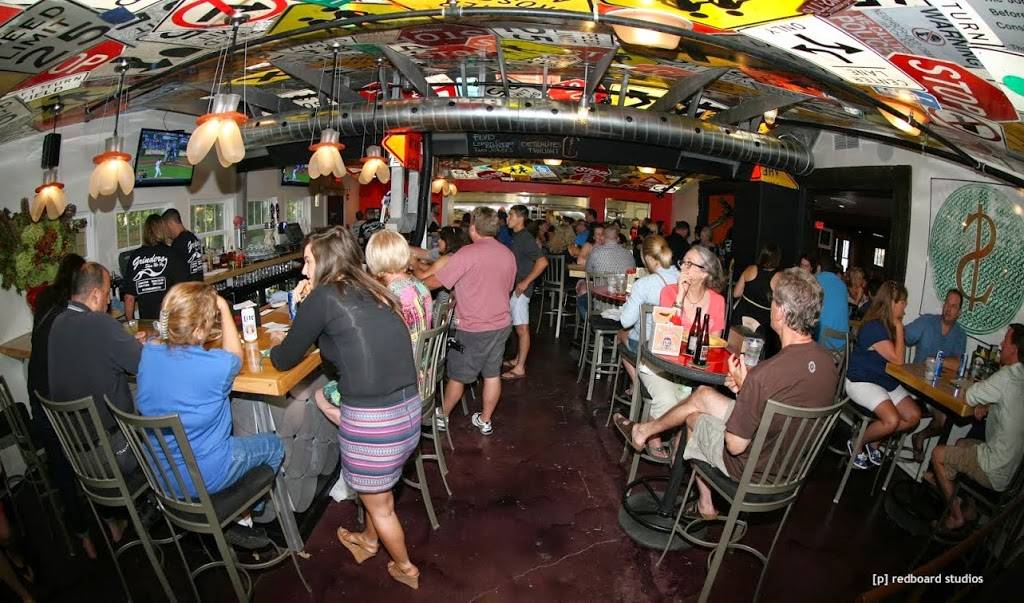 Grinders Stonewall | restaurant | 10240 Pflumm Rd, Lenexa, KS 66215, USA | 9138882000 OR +1 913-888-2000