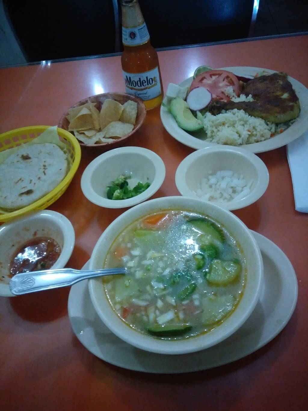 Gracielas Restaurant | restaurant | 2553 Pico Blvd, Los Angeles, CA 90006, USA | 2133834828 OR +1 213-383-4828