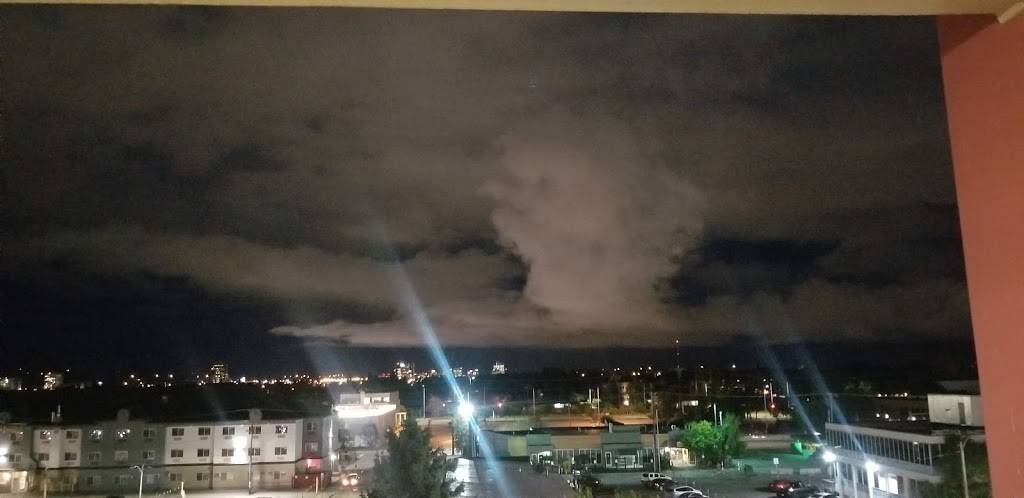 Bernies Bungalow Lounge | restaurant | 626 D St #3522, Anchorage, AK 99501, USA | 9072768808 OR +1 907-276-8808