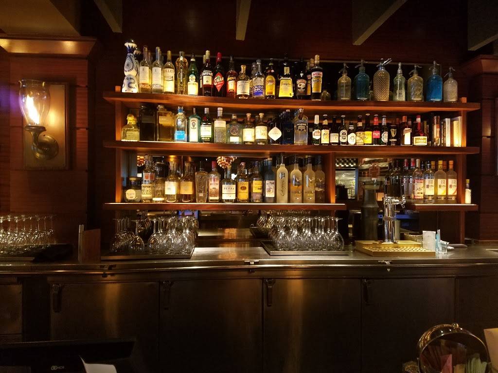 Houstons | restaurant | 6113 N Scottsdale Rd, Scottsdale, AZ 85250, USA | 4809227775 OR +1 480-922-7775