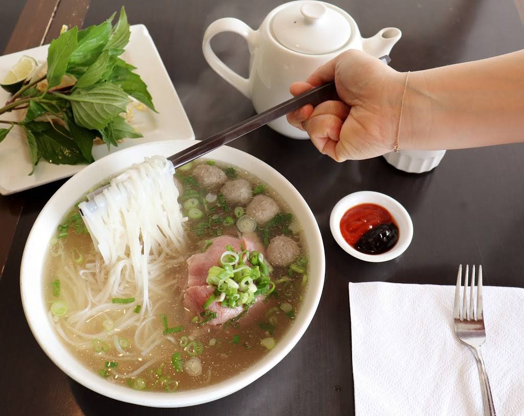 Pho House | restaurant | 5230 Dundas St W, Etobicoke, ON M9B 1A8, Canada | 4168505935 OR +1 416-850-5935