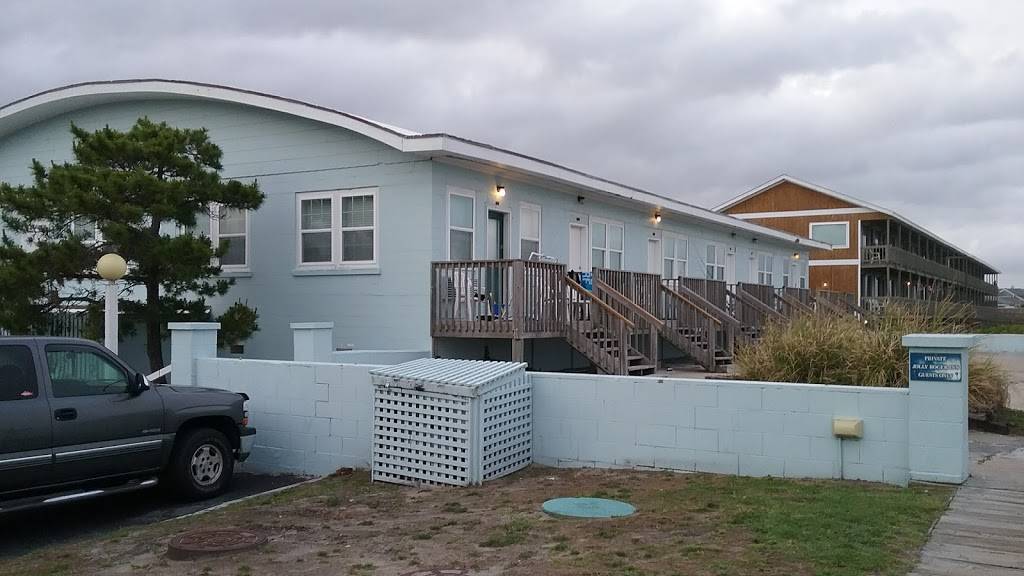 Jolly Roger Inn & Pier | restaurant | 803 Ocean Blvd, Topsail Beach, NC 28445, USA | 9103284616 OR +1 910-328-4616