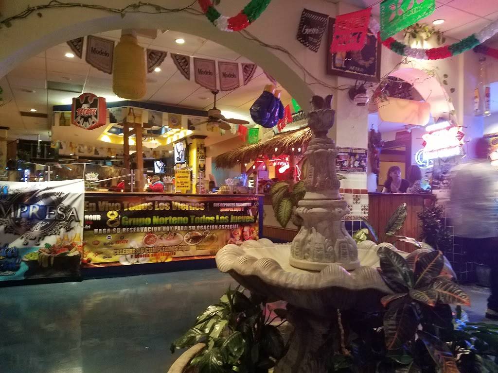 Costa Azul | restaurant | 800 W 17th St, Santa Ana, CA 92706, USA | 7145411144 OR +1 714-541-1144