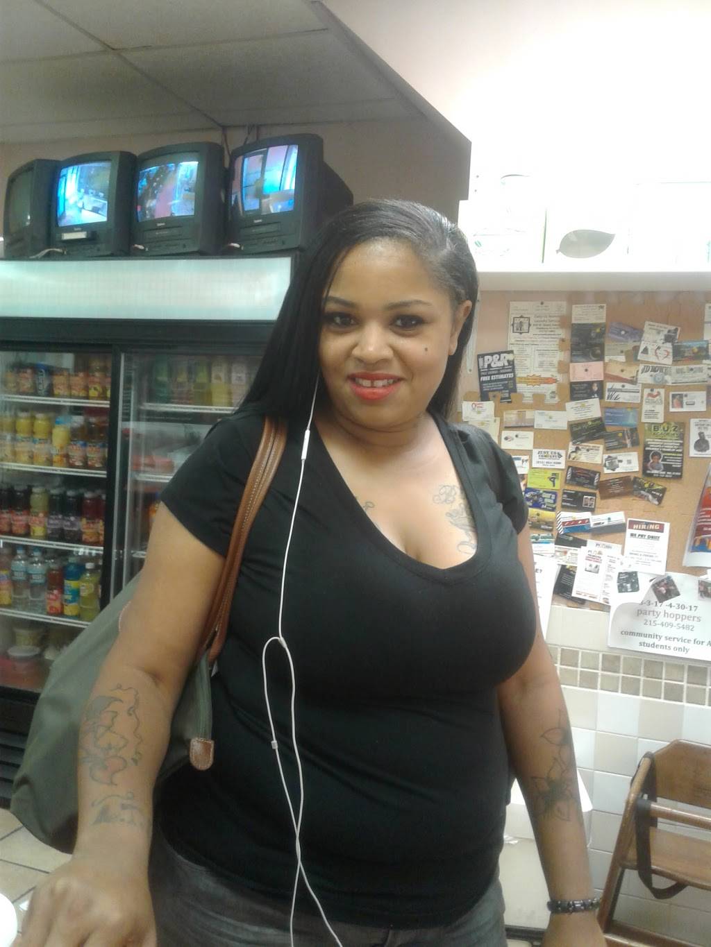 Jakes Place | restaurant | 5550 Chester Ave, Philadelphia, PA 19143, USA | 2157290851 OR +1 215-729-0851