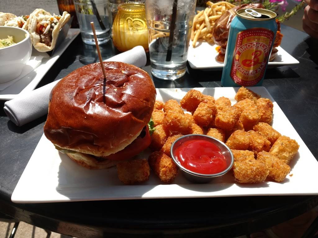 Brownstone | restaurant | 3937 N Lincoln Ave, Chicago, IL 60613, USA | 7735283700 OR +1 773-528-3700