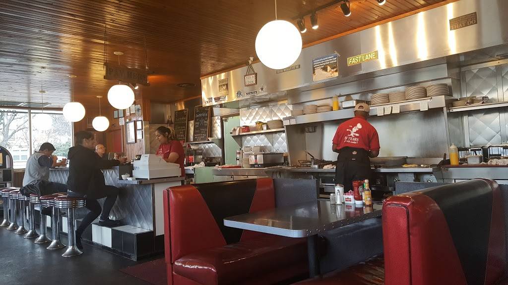 Metro Diner OC | restaurant | 2316 W Davis St, Dallas, TX 75208, USA | 2149437473 OR +1 214-943-7473