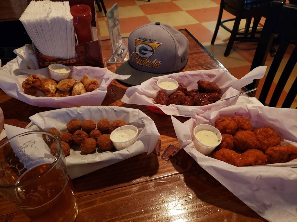 Legend Larrys | restaurant | 2035 University Ave, Green Bay, WI 54302, USA | 9204357000 OR +1 920-435-7000