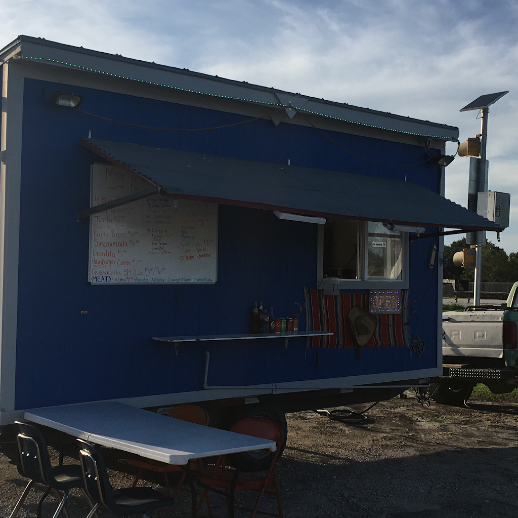 Mini tacos El Sombrero De Jalisco | restaurant | 1222 TX-44, Agua Dulce, TX 78330, USA | 3617268108 OR +1 361-726-8108