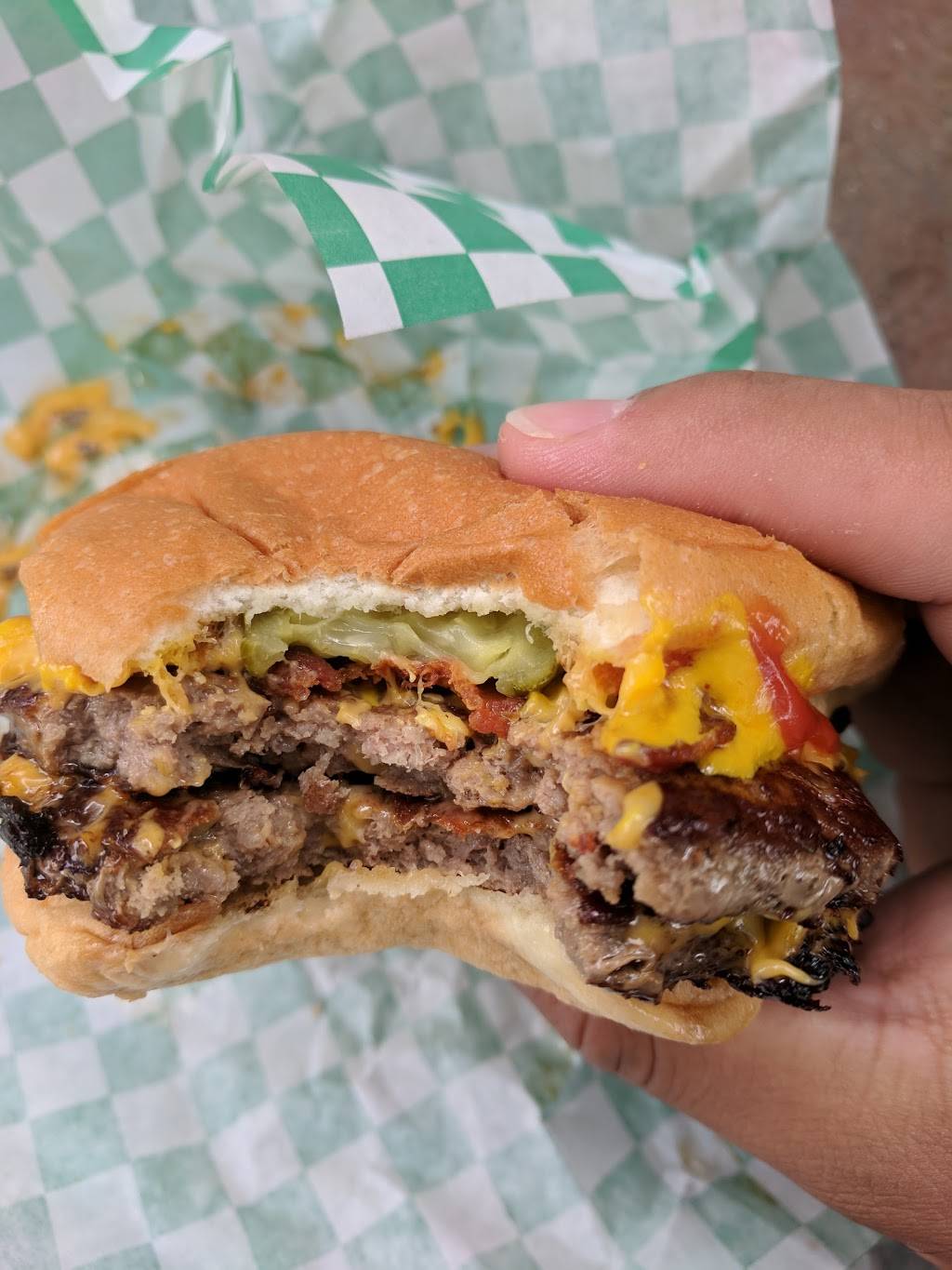 Christy Creme | restaurant | 2853 N Broadway, Council Bluffs, IA 51503, USA | 7123222778 OR +1 712-322-2778