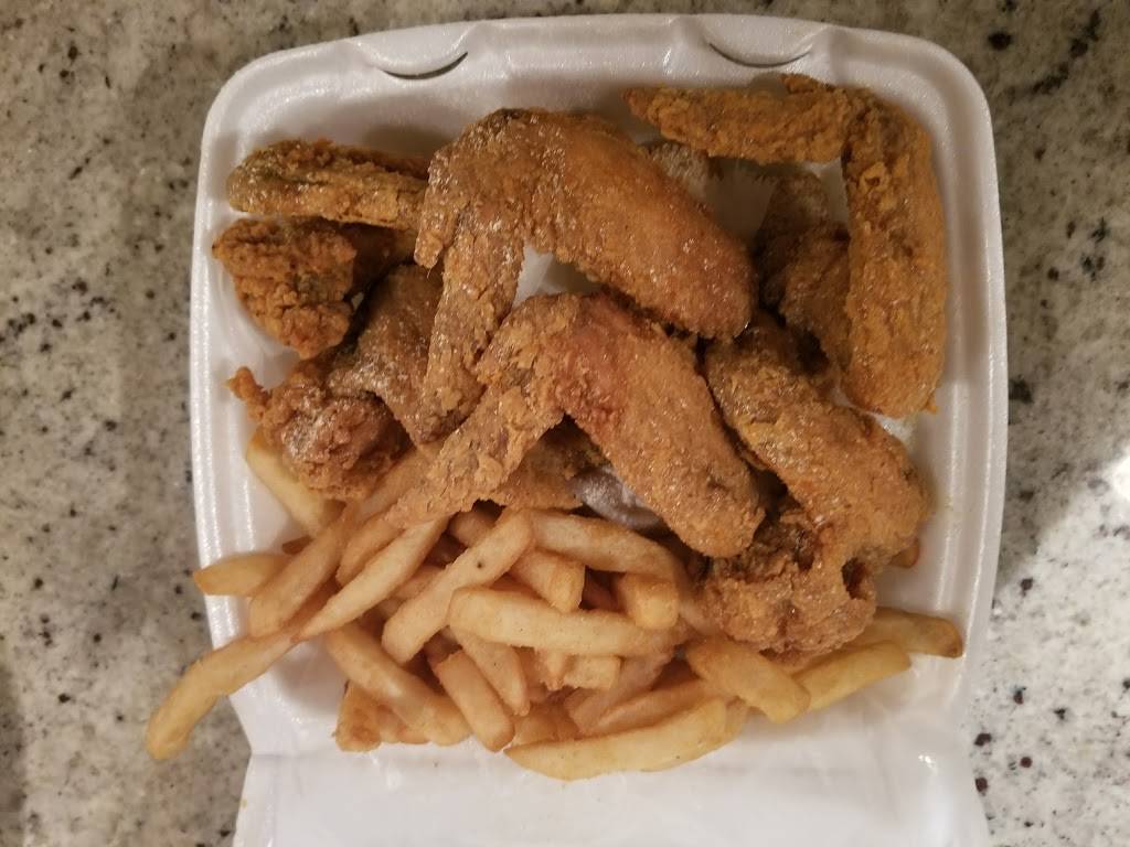 Sharks Fish & Chicken Express | restaurant | 101 E 51st St, Chicago, IL 60615, USA | 7739666896 OR +1 773-966-6896
