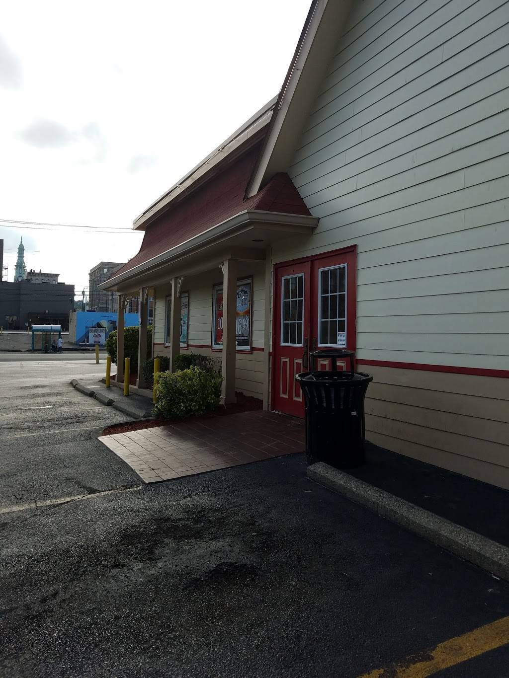 Lees Famous Recipe Chicken | restaurant | 602 Scott St, Covington, KY 41011, USA | 8594912491 OR +1 859-491-2491