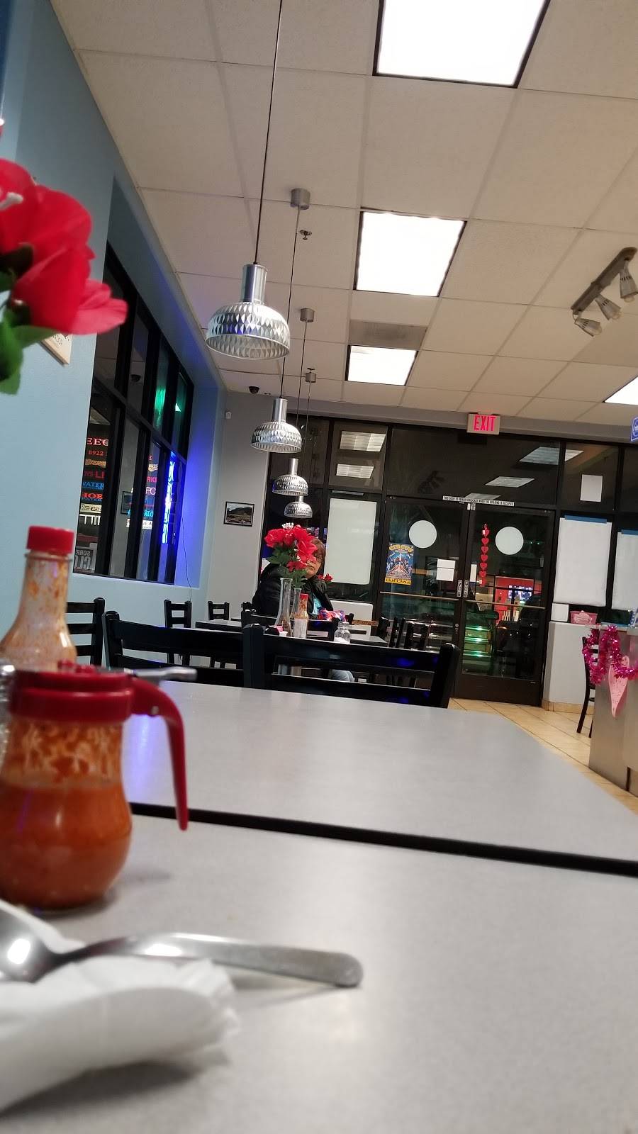 Salvis Pupuseria & Restaurant | restaurant | 8922 Beech Ave suite k, Fontana, CA 92336, USA | 9096951021 OR +1 909-695-1021