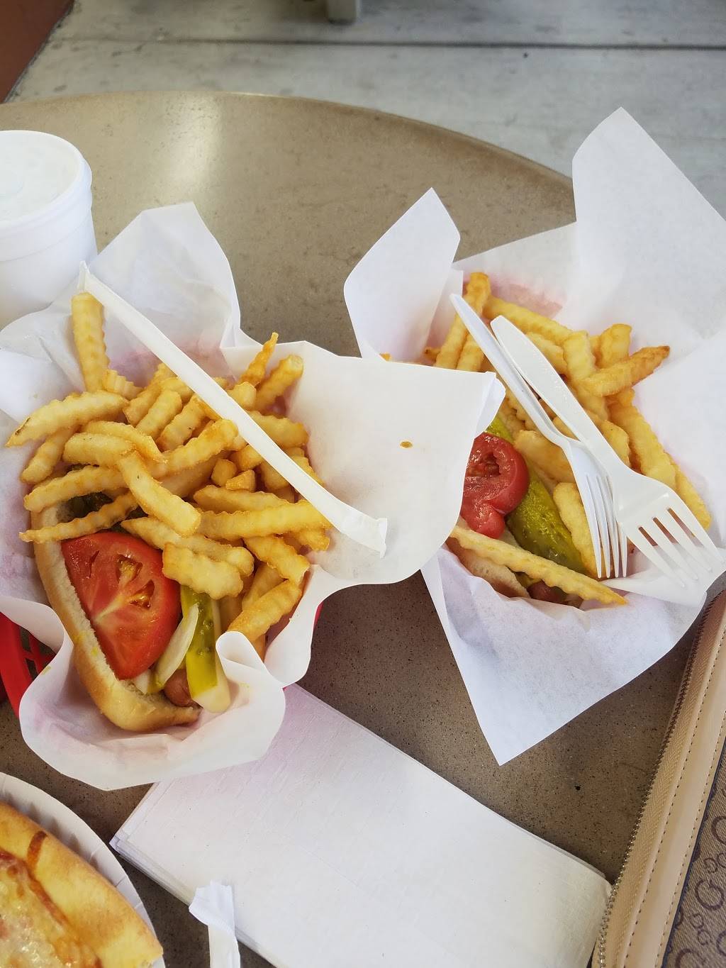 Marcos Beef & Pizza | restaurant | 6008 W Fullerton Ave, Chicago, IL 60639, USA | 7737451015 OR +1 773-745-1015