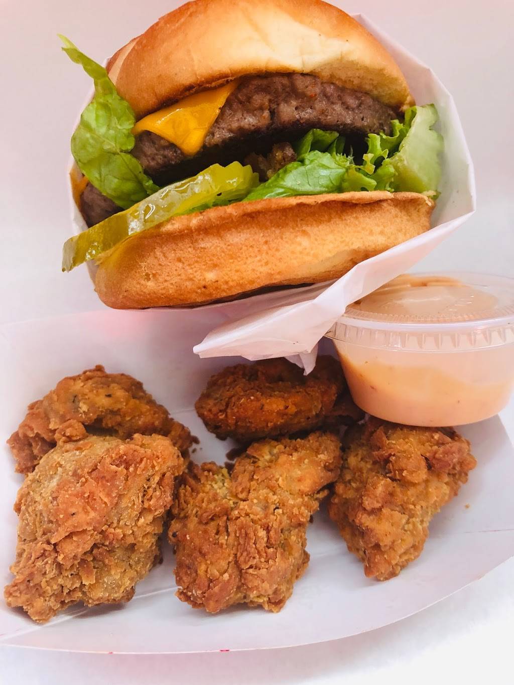 Blazin’ Burgers ‘N Fried Chicken | meal takeaway | 2320 W Victory Blvd, Burbank, CA 91506, USA | 8187365133 OR +1 818-736-5133