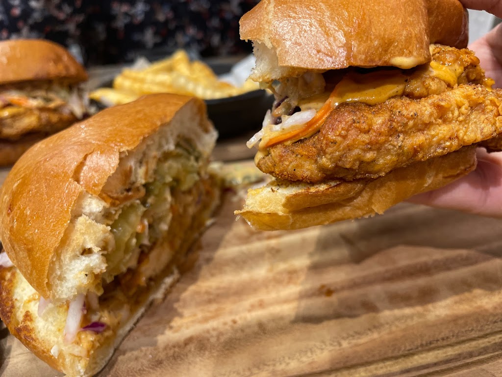 KBS Hot Chicken | restaurant | 2710 N Mason Rd Suite 110, Katy, TX 77449, USA | 2817178142 OR +1 281-717-8142