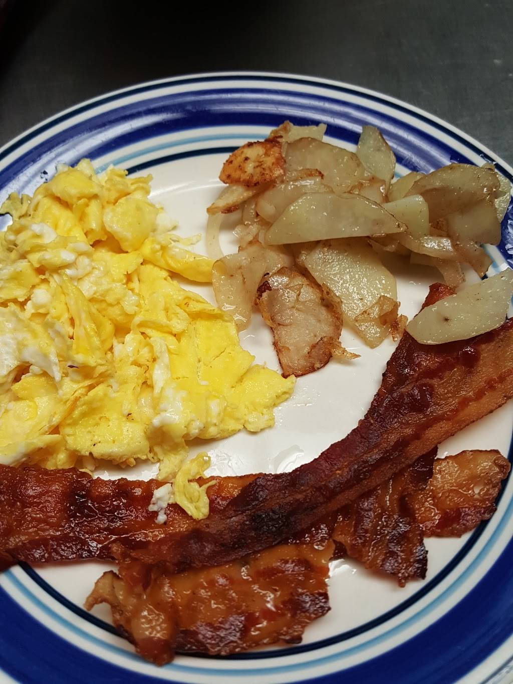 Michelles Home Cooking | restaurant | 11256 US-15, Clarksville, VA 23927, USA | 4343744400 OR +1 434-374-4400