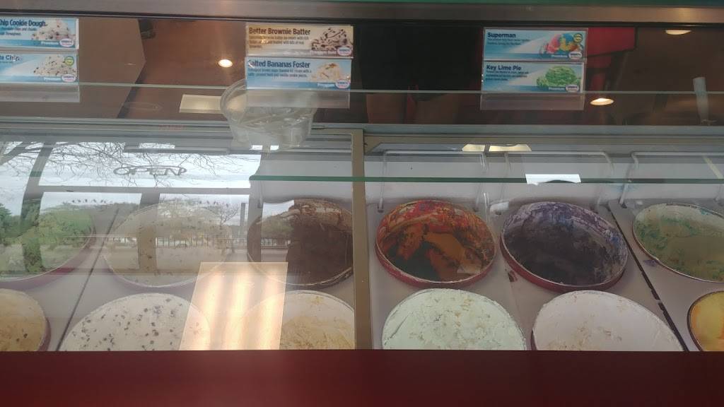 Tommys Red Hots | restaurant | 875 E Terra Cotta Ave, Crystal Lake, IL 60014, USA | 8158936537 OR +1 815-893-6537