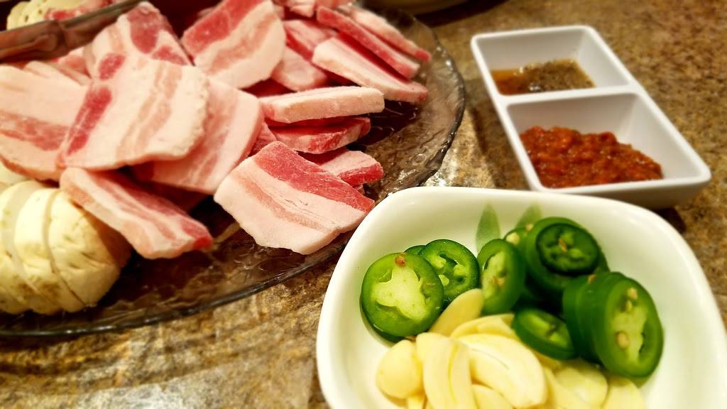 Home Town Restaurant | restaurant | 3020 Minnesota Dr, Anchorage, AK 99503, USA | 9072772211 OR +1 907-277-2211