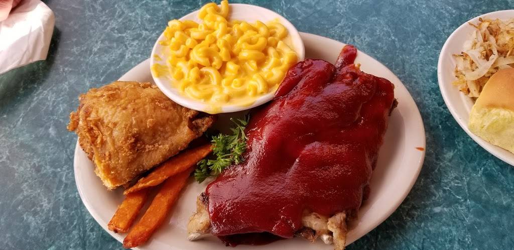 Julies Cafe & Catering | restaurant | 1685 Main St, Green Bay, WI 54302, USA | 9204693366 OR +1 920-469-3366