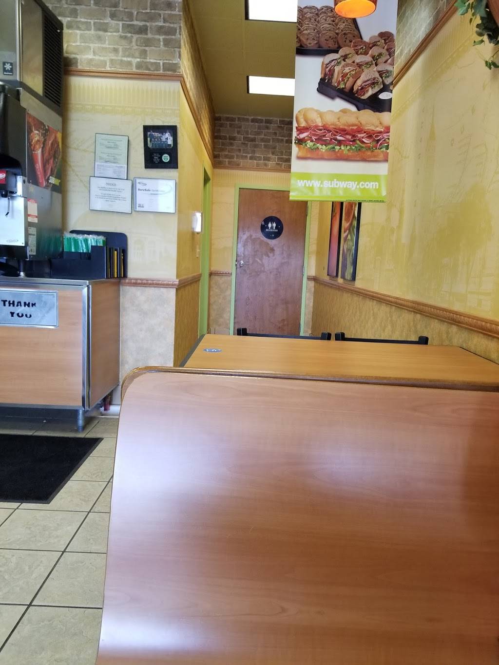 Subway Restaurants | restaurant | 22085 Center St, Castro Valley, CA 94546, USA | 5107282062 OR +1 510-728-2062