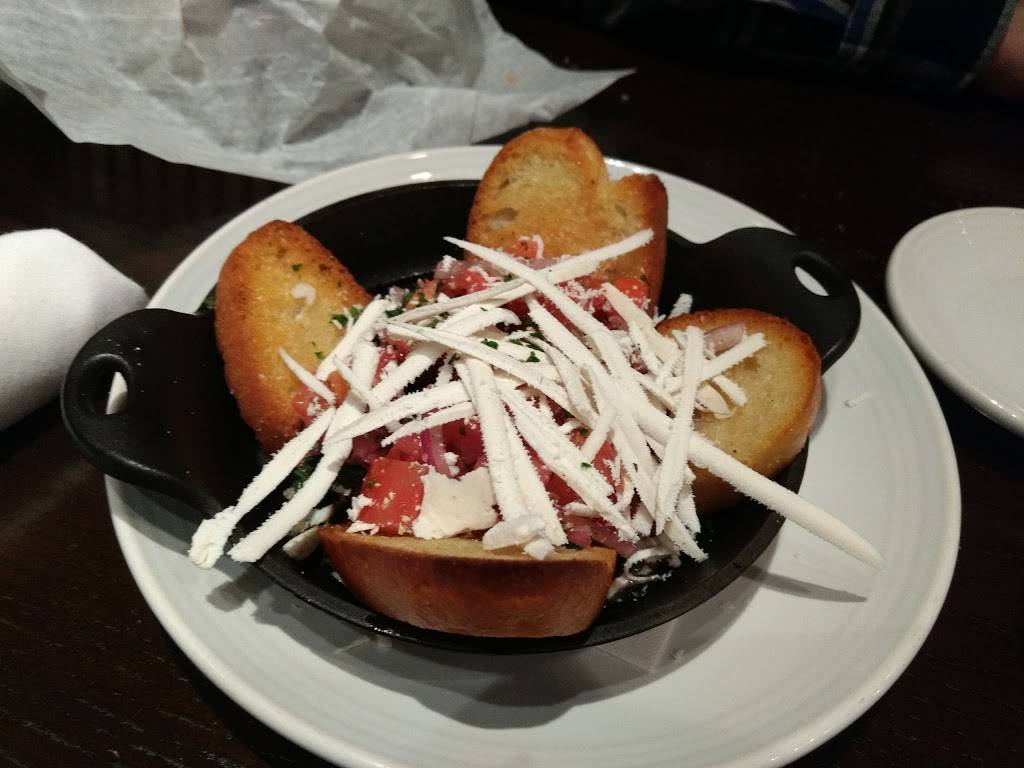 Carrabbas Italian Grill | restaurant | 43455 W Oaks Dr, Novi, MI 48377, USA | 2487350400 OR +1 248-735-0400